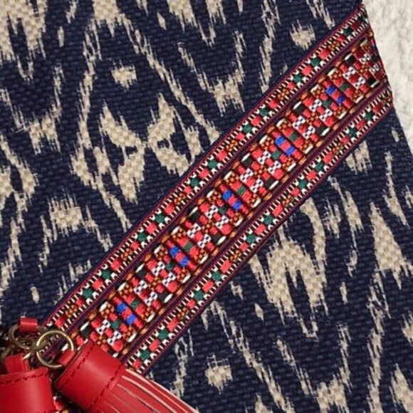 NWOT! JustFab Aaron Clutch Crossbody Purse Embellished Embroidered Design - Picture 4 of 10